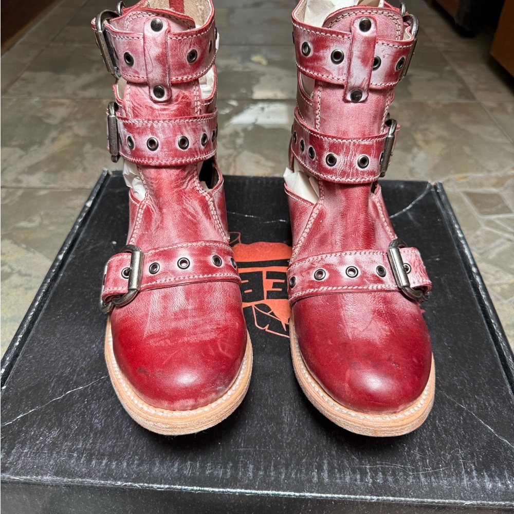 Freebird Grace in Red Size 9!♥️